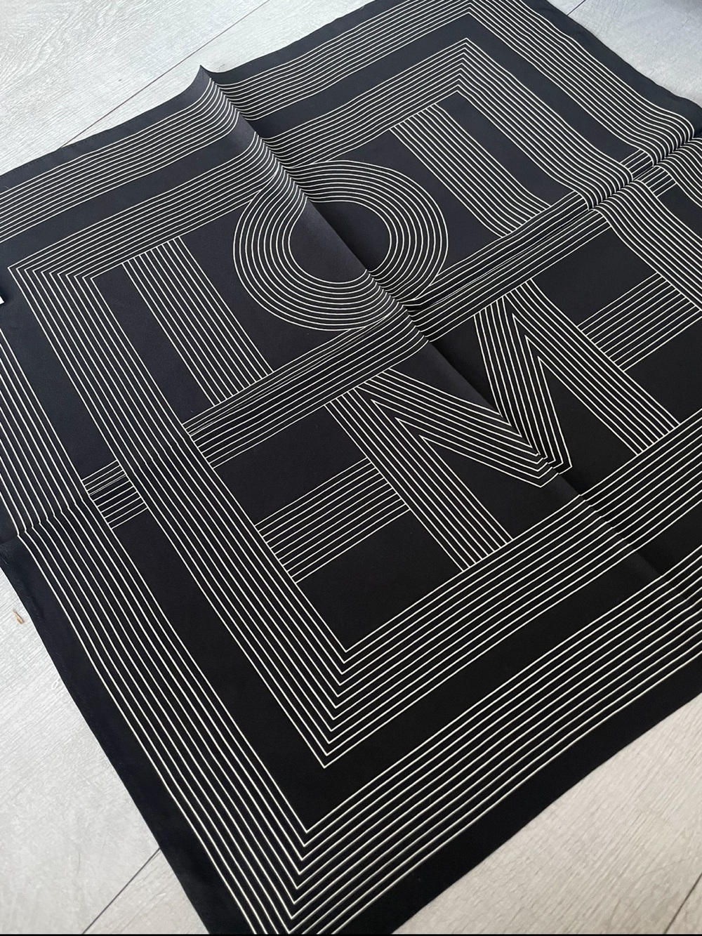 Black & White Geometric Silk Square Scarf Toteme - Picture 7 of 9